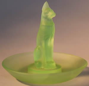 Chien Chien Ashtray Showing Dog And Round Platform Are All On Piece Close Copy Fake of Rene Lalique Design