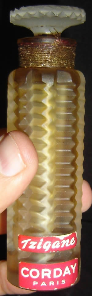 Close Copy of the Original R. Lalique Tzigane Perfume Bottle For Corday Close Copy of the Original R. Lalique Tzigane Perfume Bottle For Corday