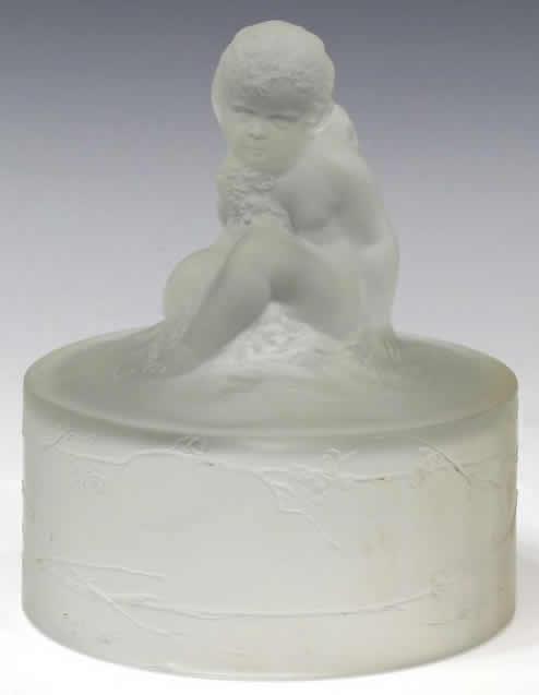 Rene Lalique Box Top Amour Assis