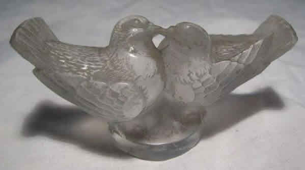 Rene Lalique Cachet Deux Colombes-B