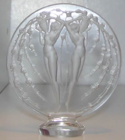 Rene Lalique Cachet Deux Figurines Et Fleurs