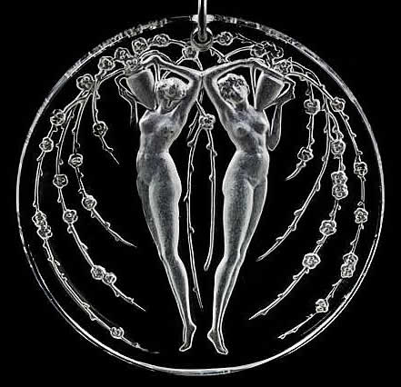 Rene Lalique Pendant Deux Figurines Et Fleurs