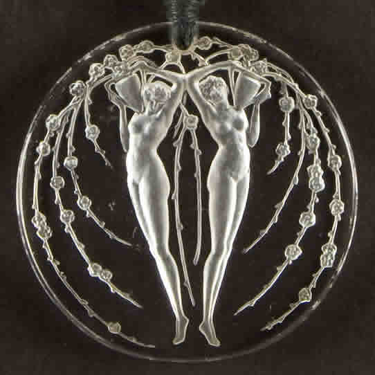 Rene Lalique Pendant Deux Figurines Et Fleurs