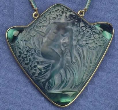 Rene Lalique Femme Dans Les Fleurs Pendant