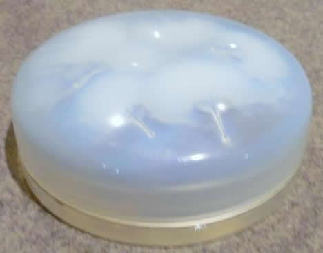 Rene Lalique Bonbonniere Houppes