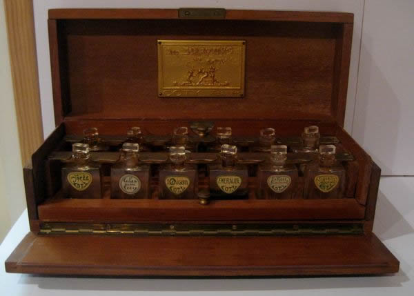 Rene Lalique Display Case Les Parfums De Coty