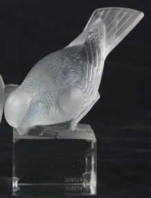 Rene Lalique Paperweight Moineau Sur Socle Ailes Fermees