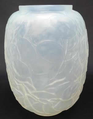 Rene Lalique Vase Monnaie Du Pape