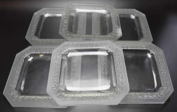Rene Lalique Plate Paquerettes