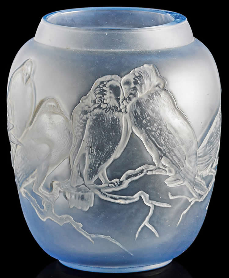 Rene Lalique Vase Pigeons