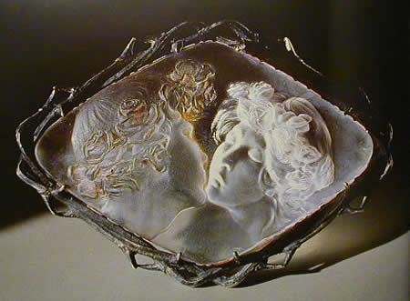 Rene Lalique Le Baiser Jewelry Brooch: The Kiss Rene Lalique Le Baiser Jewelry Brooch: The Kiss